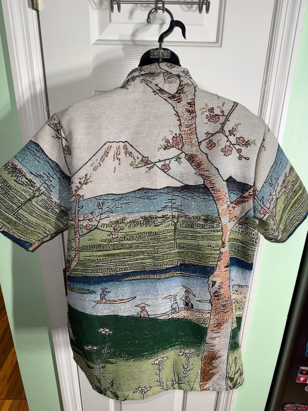 Rebel Vengeance Tapestry NWT Japanese Mount Fuji Shirt Men's Size L - Picture 7 of 12